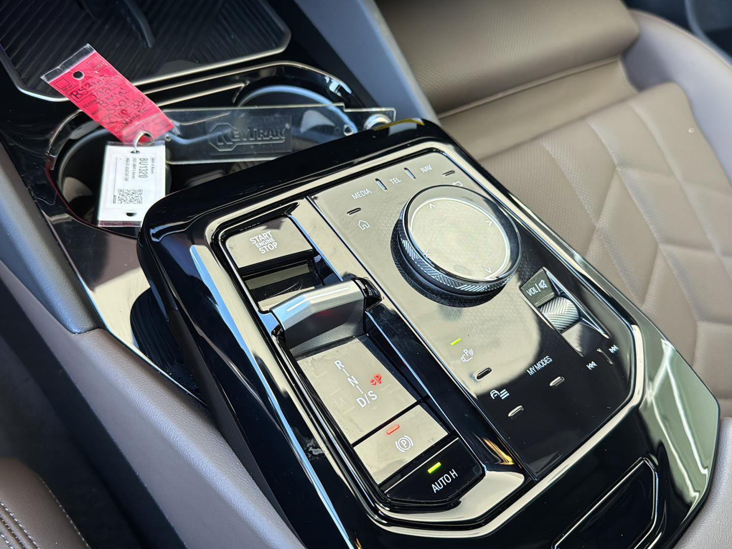 Certified 2025 BMW 530i w/ Premium Package image 25