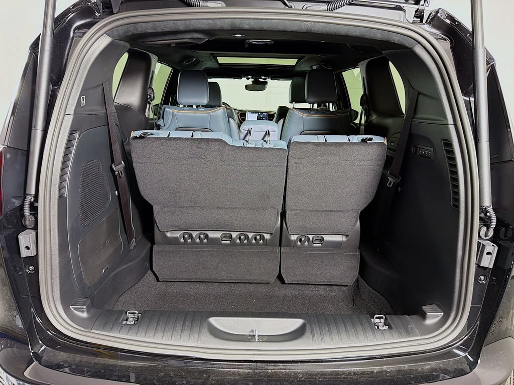 New 2027 Chrysler Pacifica Pinnacle w/ Theater Group AWD/4WD image 29