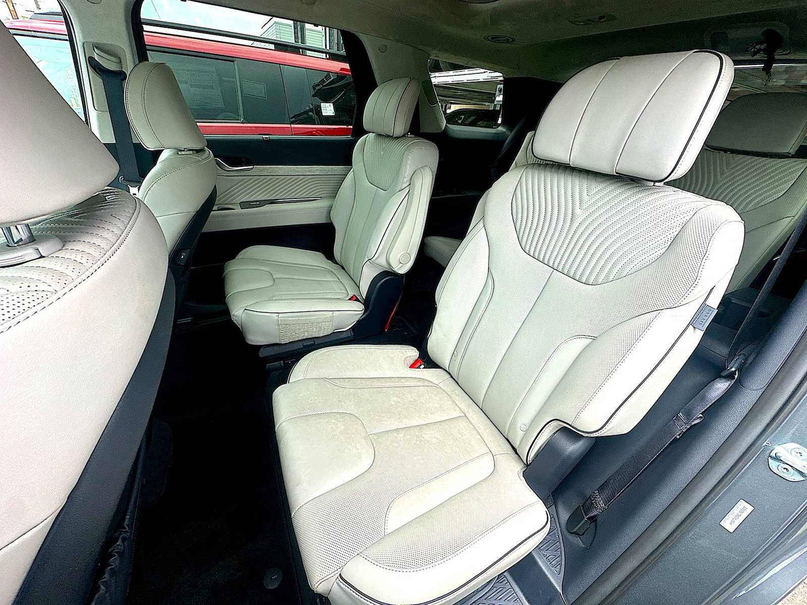 Used 2025 Hyundai Palisade Calligraphy image 15