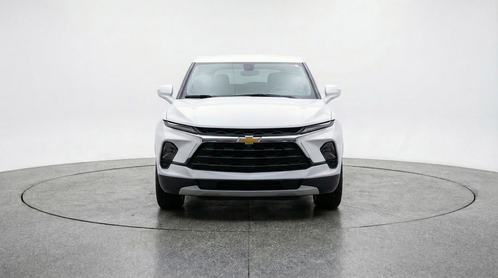 Used 2025 Chevrolet Blazer LT image 2