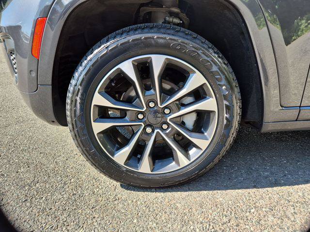 Certified 2022 Jeep Grand Cherokee Overland w/ Luxury Tech Group IV AWD/4WD image 25