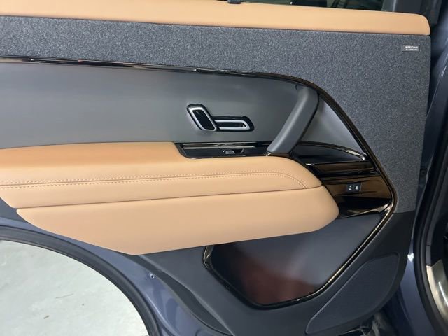 Used 2025 Land Rover Range Rover Sport SE image 12
