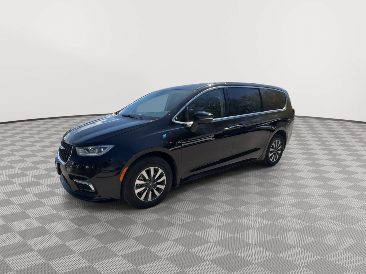 Used 2024 Chrysler Pacifica Limited FWD image 4