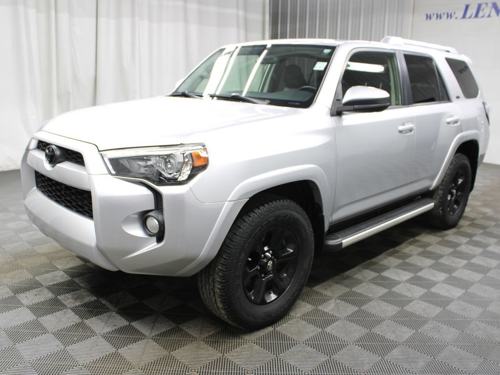 Used 2017 Toyota 4Runner SR5 AWD/4WD image 9