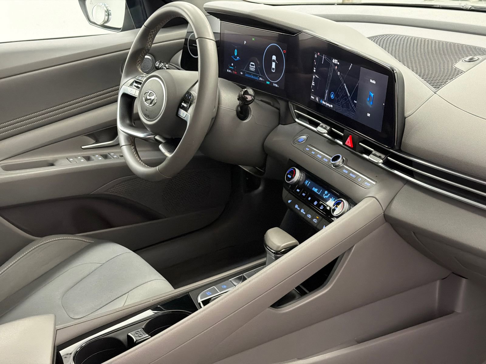 Used 2023 Hyundai Elantra SEL w/ Convenience Package FWD image 8
