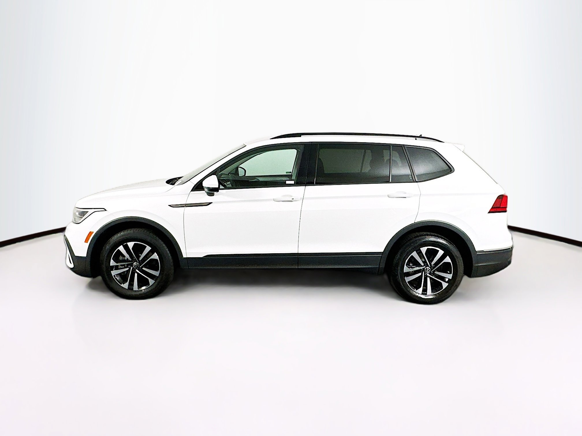 Used 2024 Volkswagen Tiguan S image 4