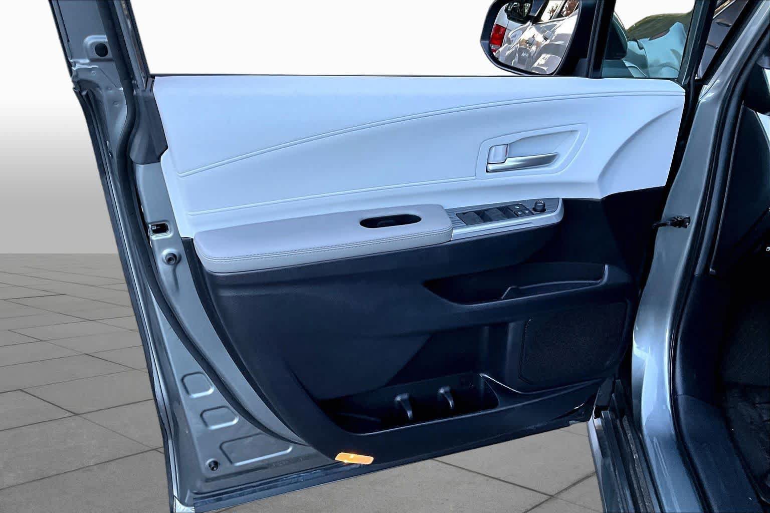 Certified 2026 Toyota Sienna XLE FWD image 21