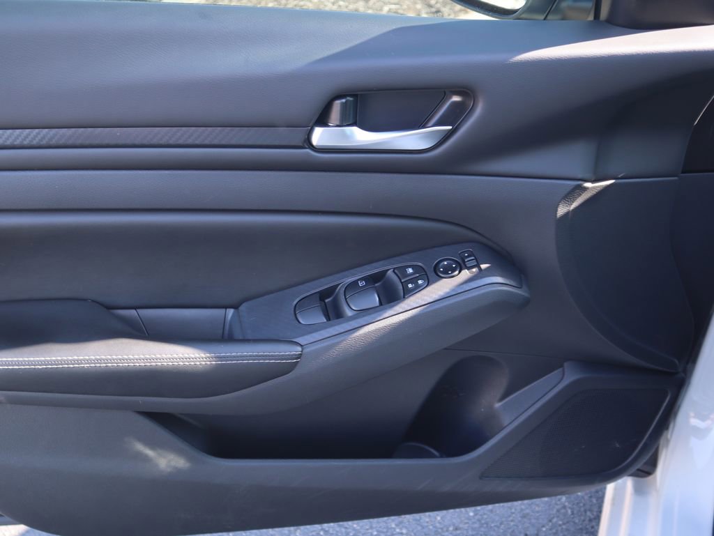 Used 2025 Nissan Altima 2.5 SV w/ SV Premium Package image 18