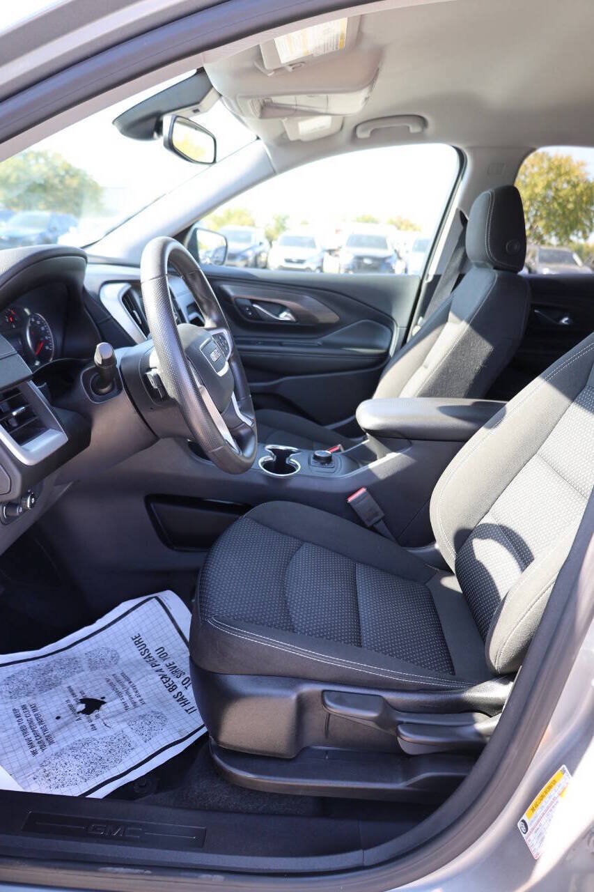Used 2024 GMC Terrain SLE AWD/4WD image 13