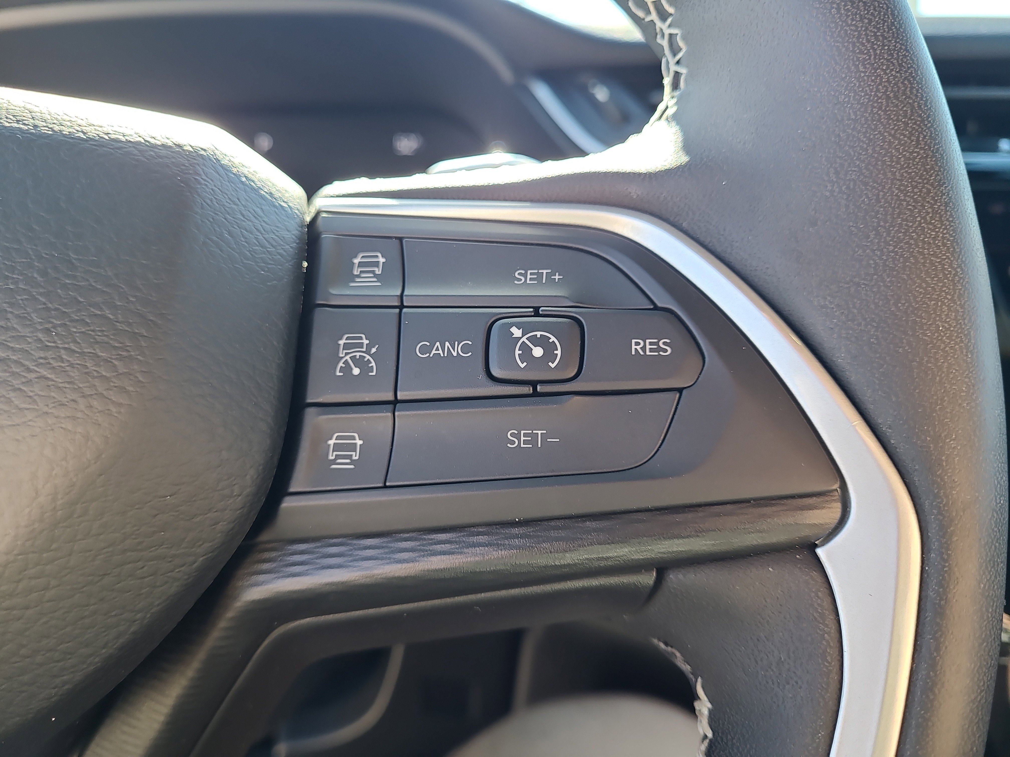 Used 2023 Jeep Grand Cherokee Altitude image 23