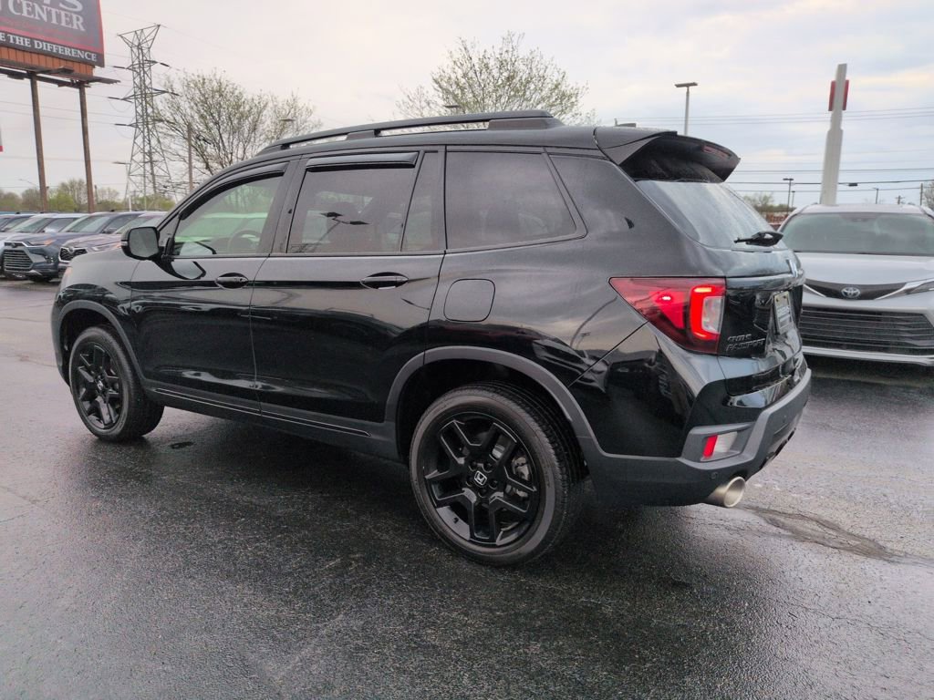 Used 2025 Honda Passport Black Edition image 3