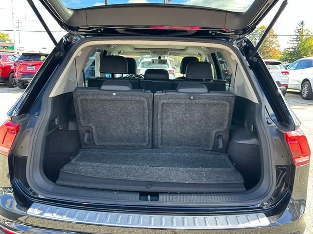 Used 2021 Volkswagen Tiguan SE w/ Panoramic Sunroof Package image 26