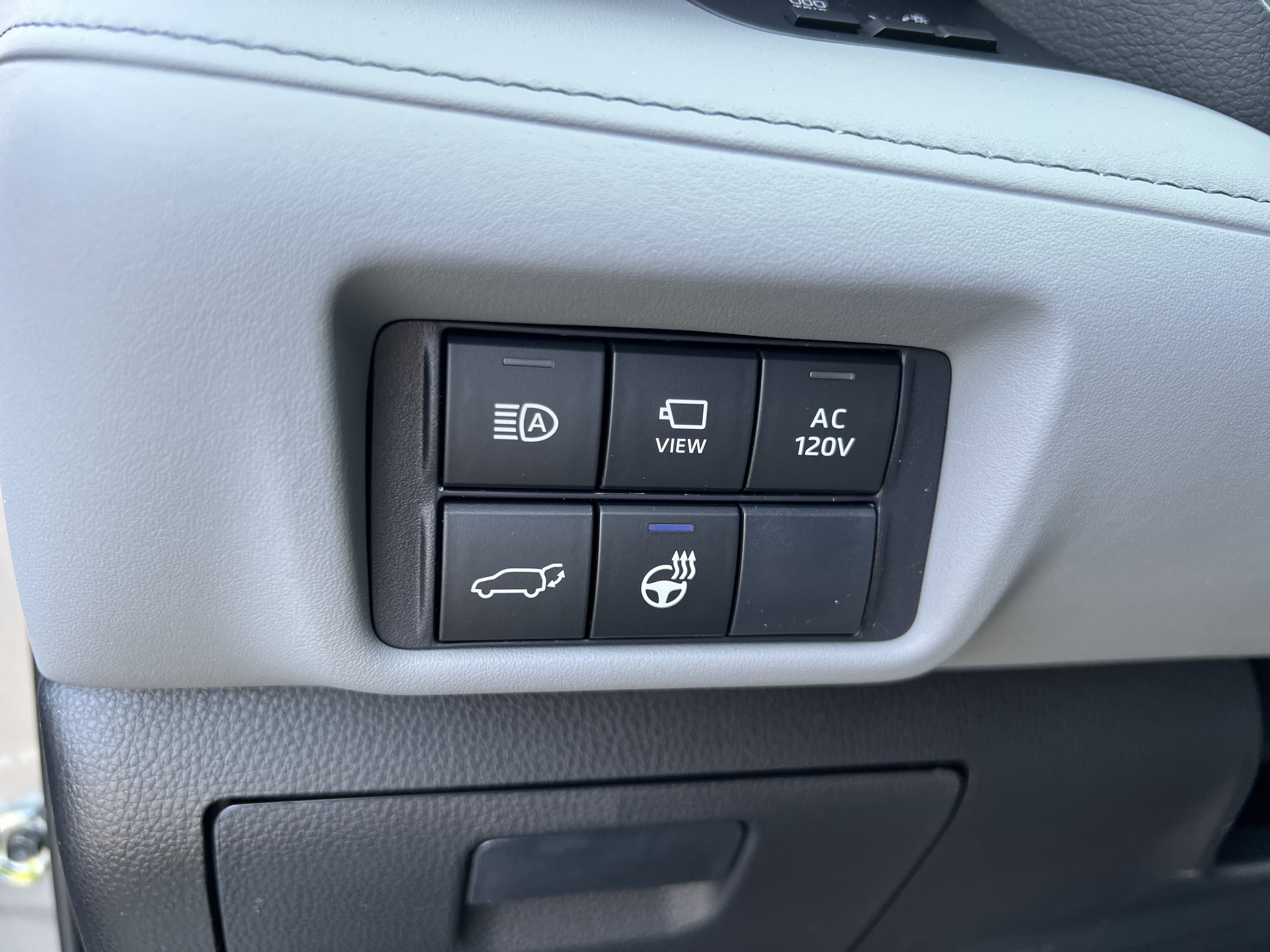 New 2026 Toyota Highlander Platinum image 18