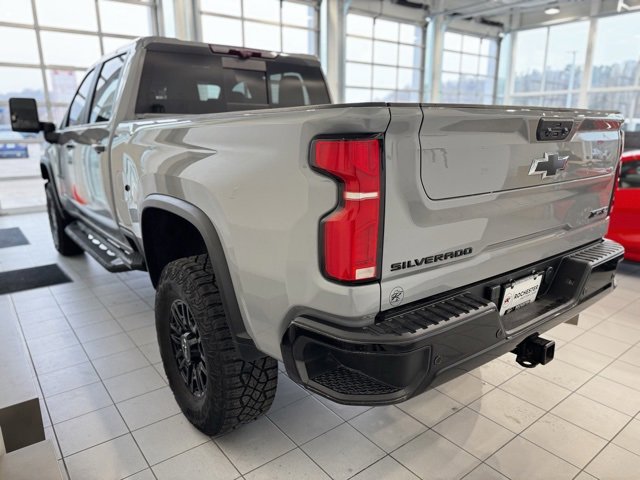 Used 2024 Chevrolet Silverado 2500 ZR2 w/ Technology Package image 45