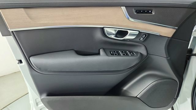 New 2026 Volvo XC90 T8 Core w/ Protection Package Premier AWD/4WD image 9