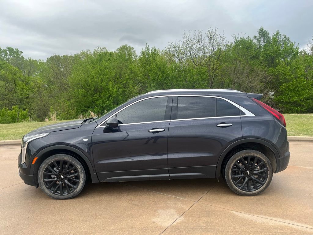 Used 2022 Cadillac XT4 Luxury w/ Cold Weather Package FWD image 2