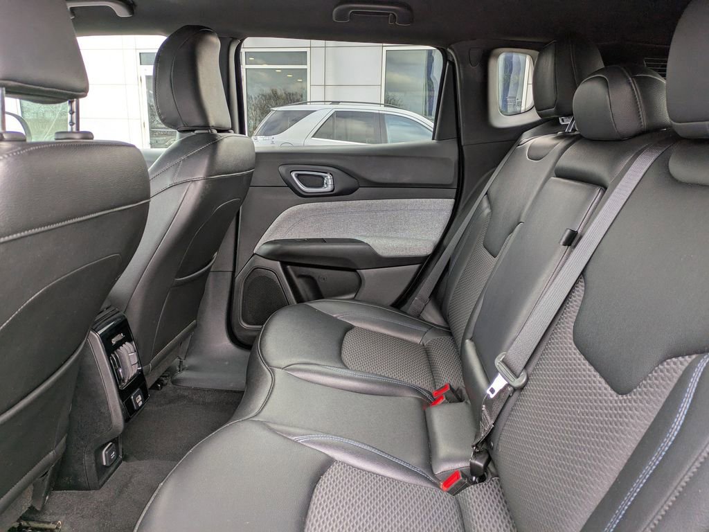 Used 2024 Jeep Compass Latitude image 15