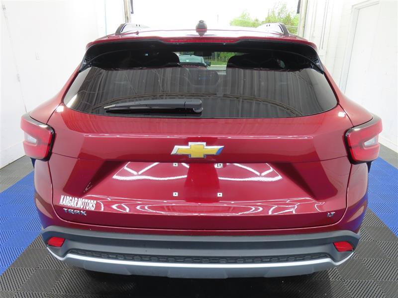 Used 2025 Chevrolet Trax LT w/ LT Convenience Package FWD image 11