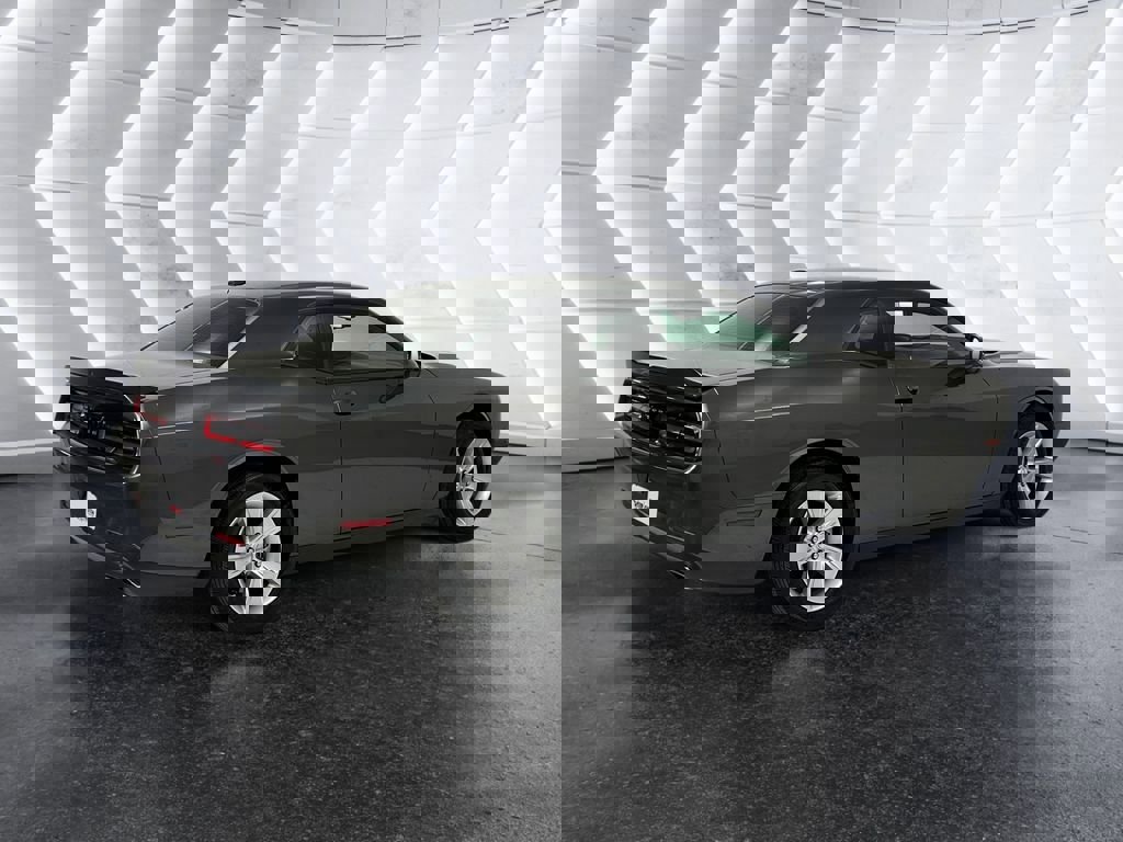 Used 2023 Dodge Challenger SXT image 4