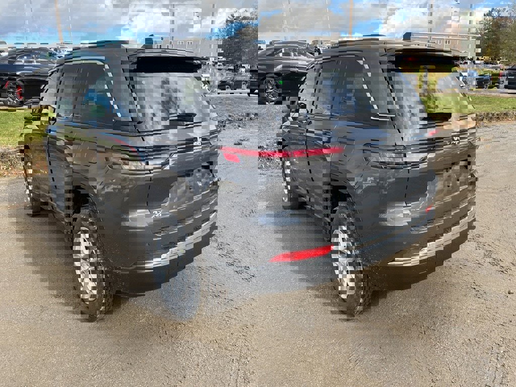 New 2025 Jeep Grand Cherokee Laredo X image 5