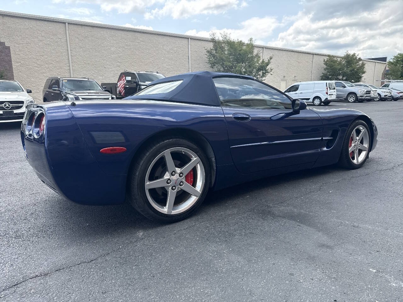 Used 2004 Chevrolet Corvette Convertible w/ Preferred Equipment Group RWD image 9