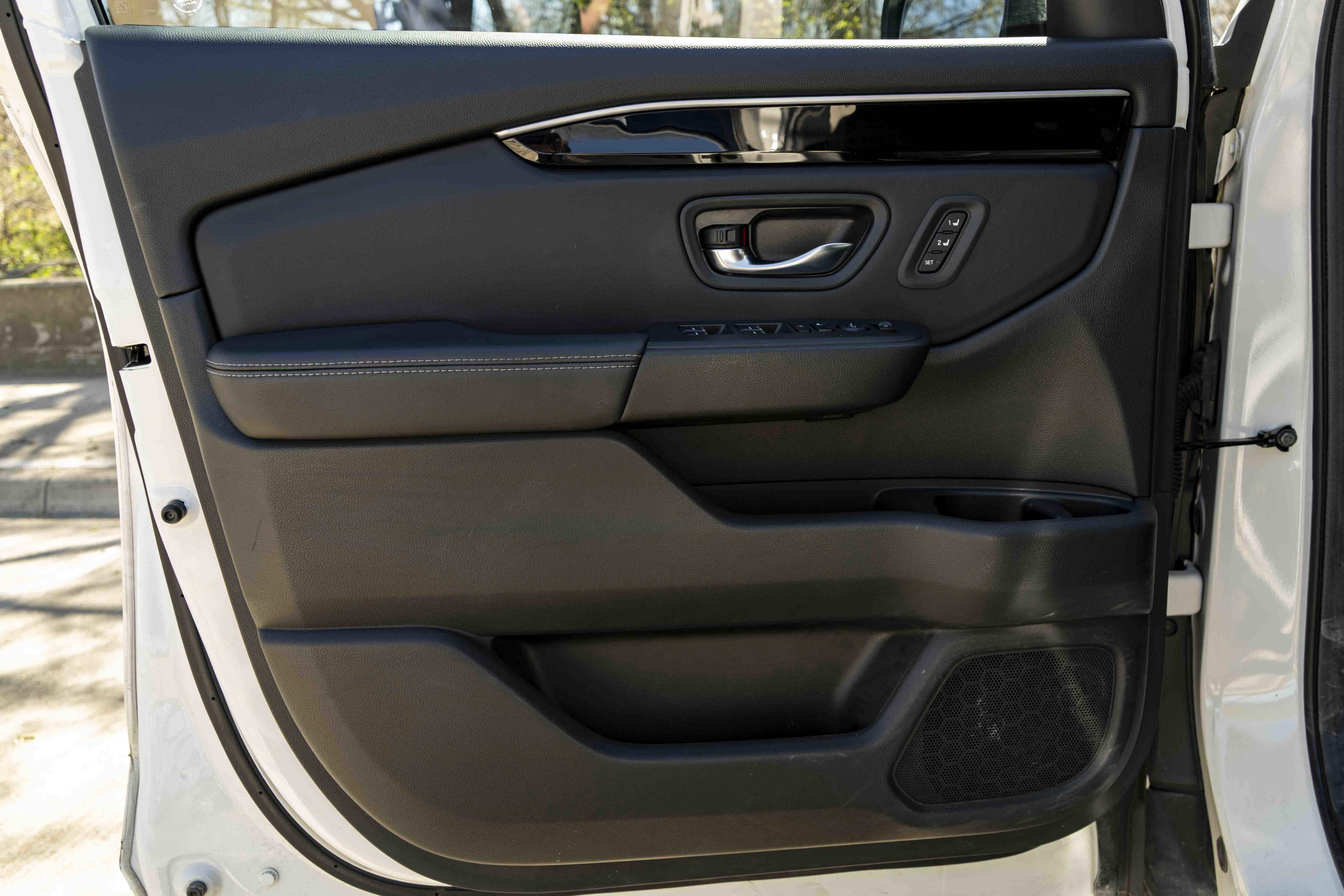 Used 2025 Honda Pilot EX-L image 32