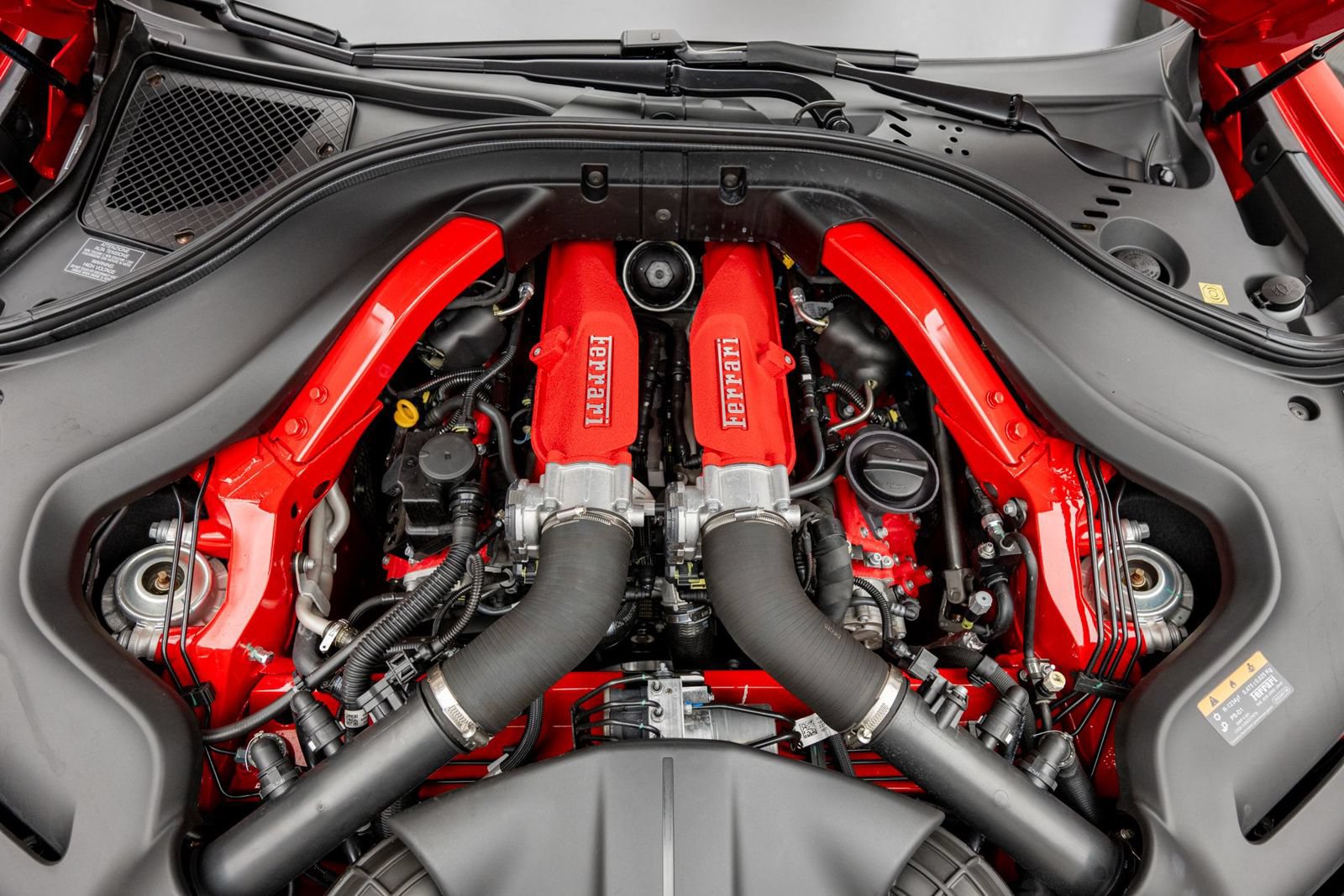 Used 2026 Ferrari Roma Spider RWD image 39