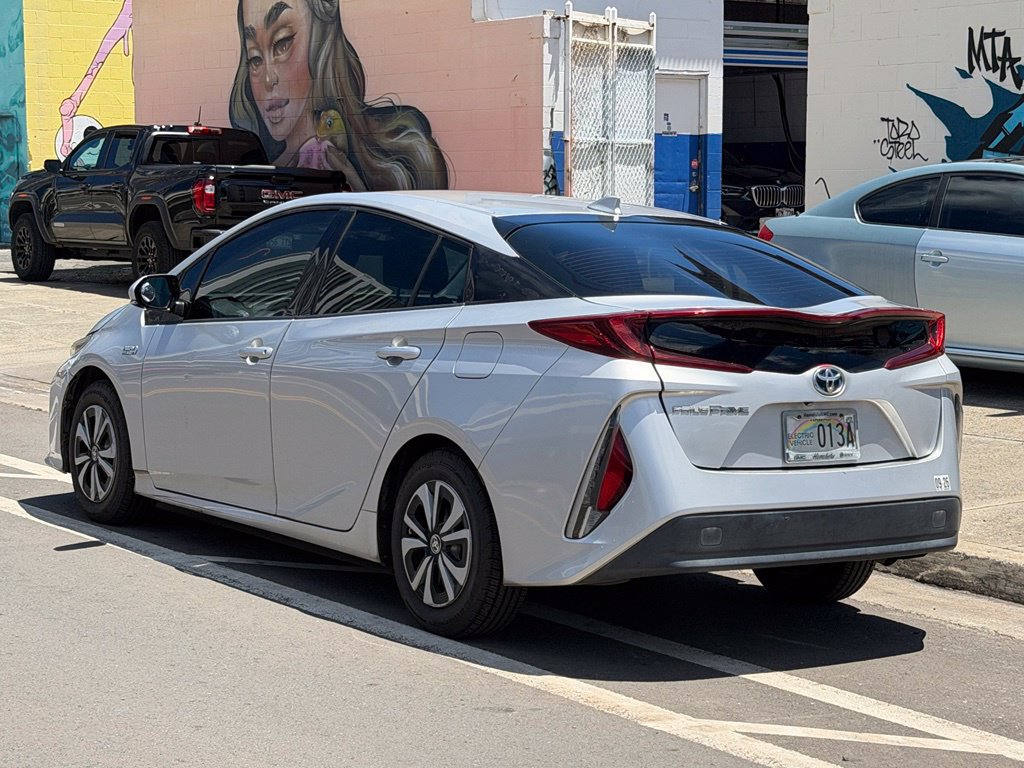 Used 2018 Toyota Prius Prime Plus w/ Carpet Mat Package FWD image 3