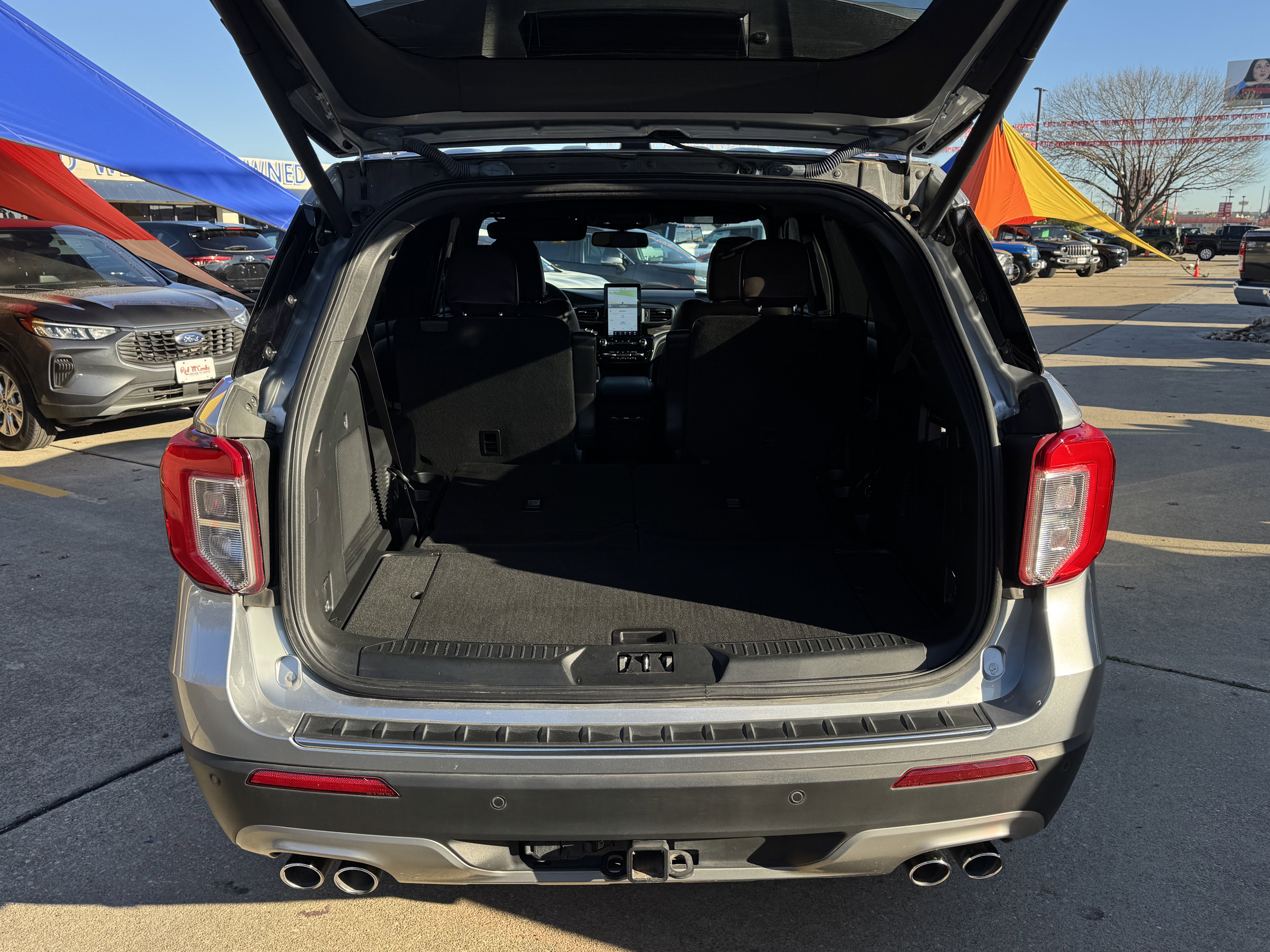 Certified 2022 Ford Explorer Platinum w/ Equipment Group 601A image 8