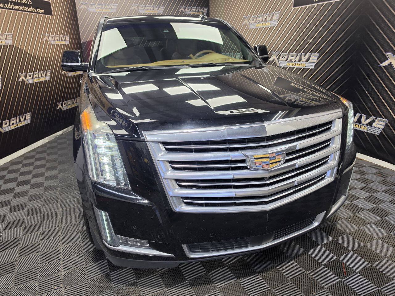 Used 2017 Cadillac Escalade Platinum RWD image 4