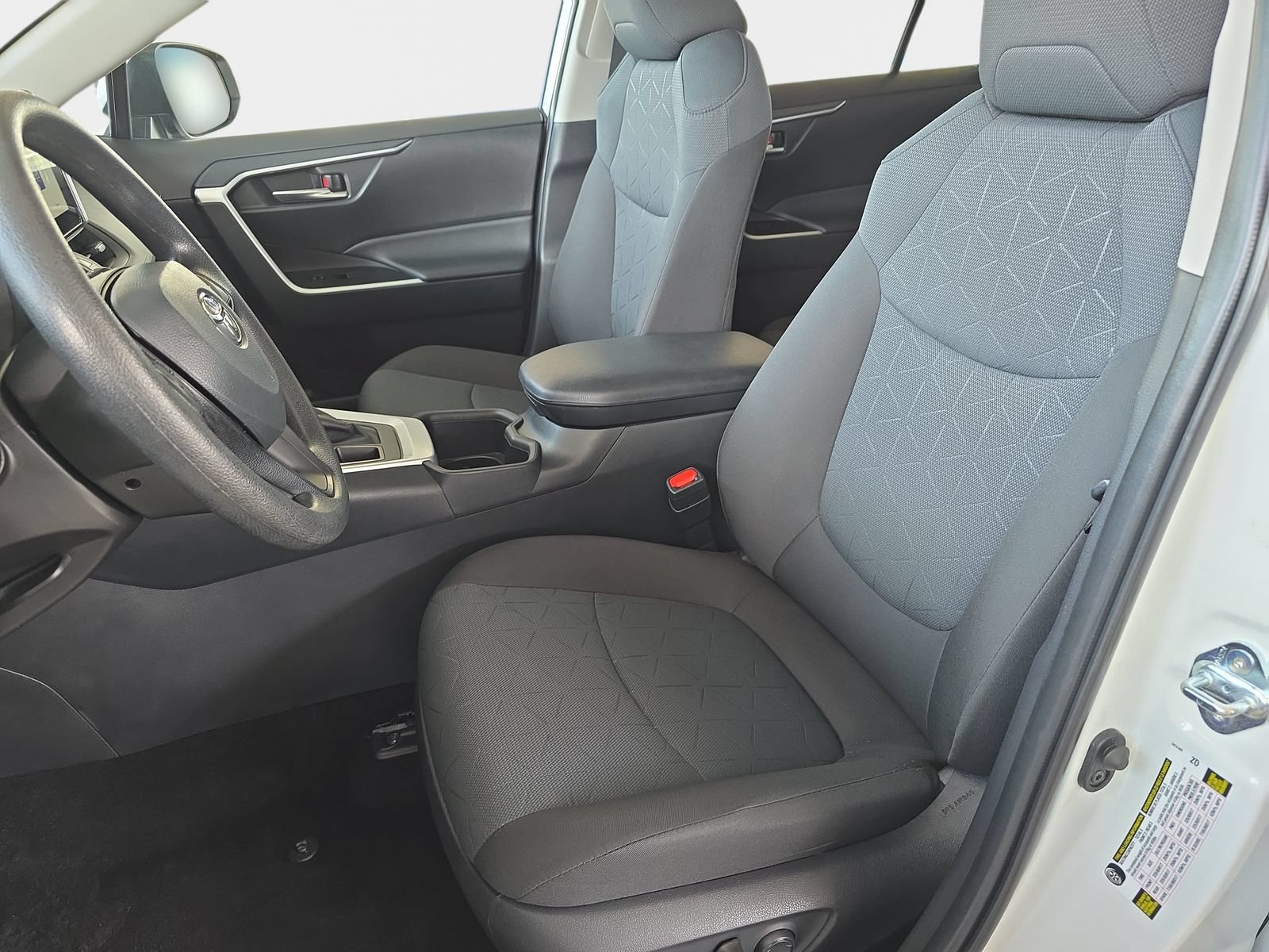 Used 2025 Toyota RAV4 XLE AWD/4WD image 17