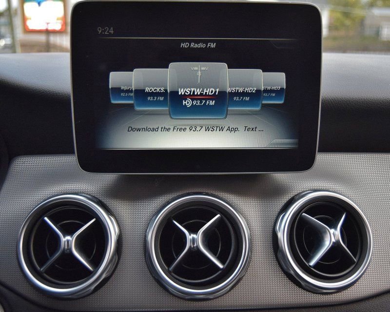 Used 2020 Mercedes-Benz GLA 250 4MATIC image 24