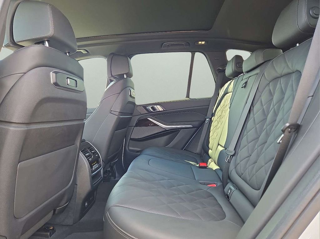 Used 2024 BMW X5 xDrive50e image 14