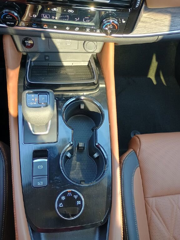 Used 2025 Nissan Rogue Platinum w/ Tech Package image 16