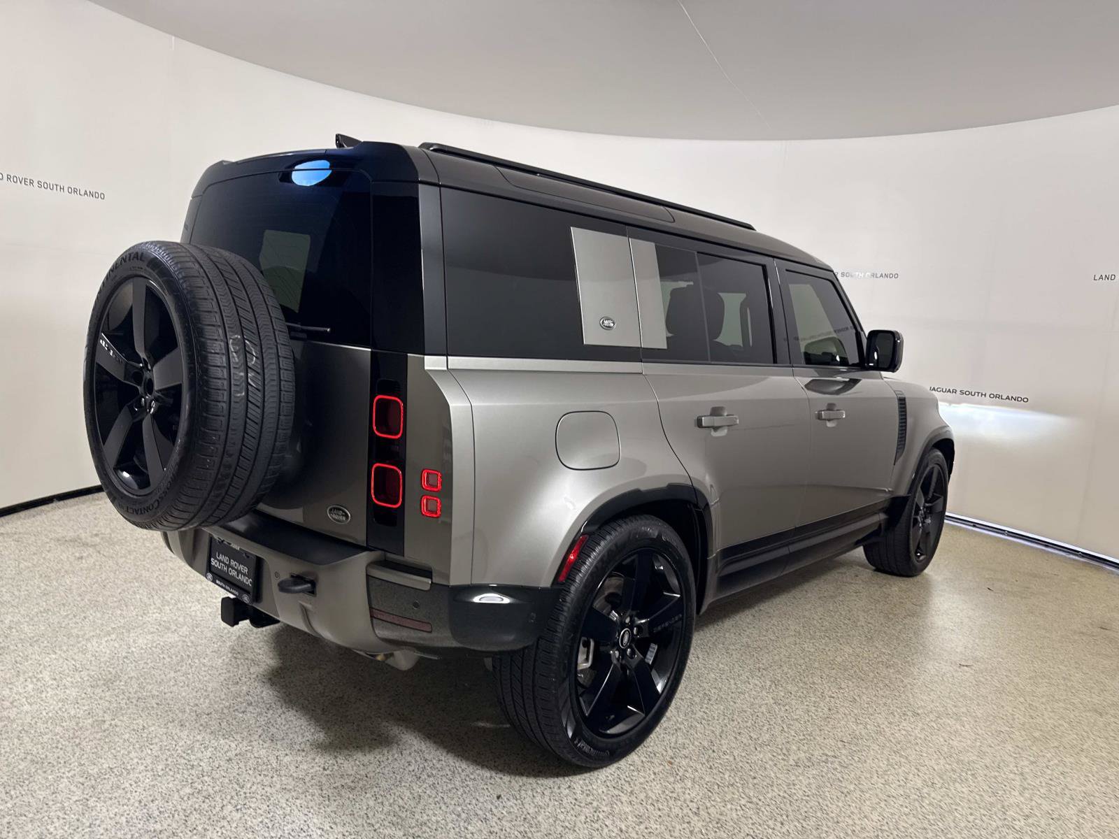 Used 2022 Land Rover Defender 110 X-Dynamic HSE AWD/4WD image 5