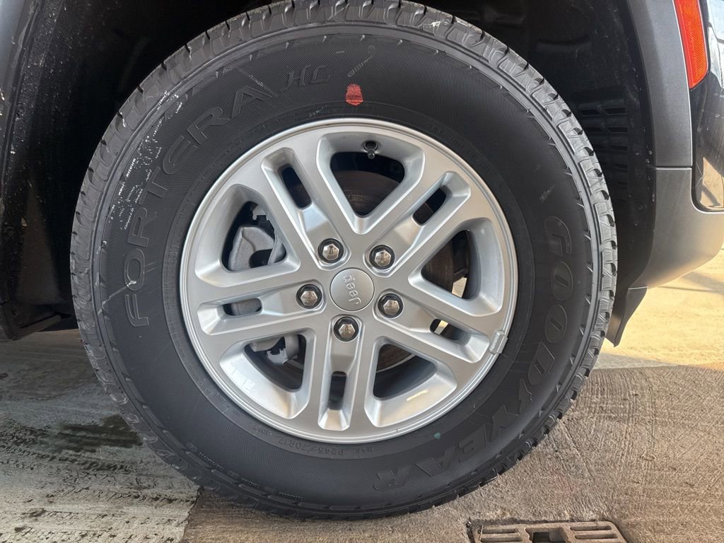 New 2025 Jeep Grand Cherokee Laredo w/ Luxury Tech Group I image 48