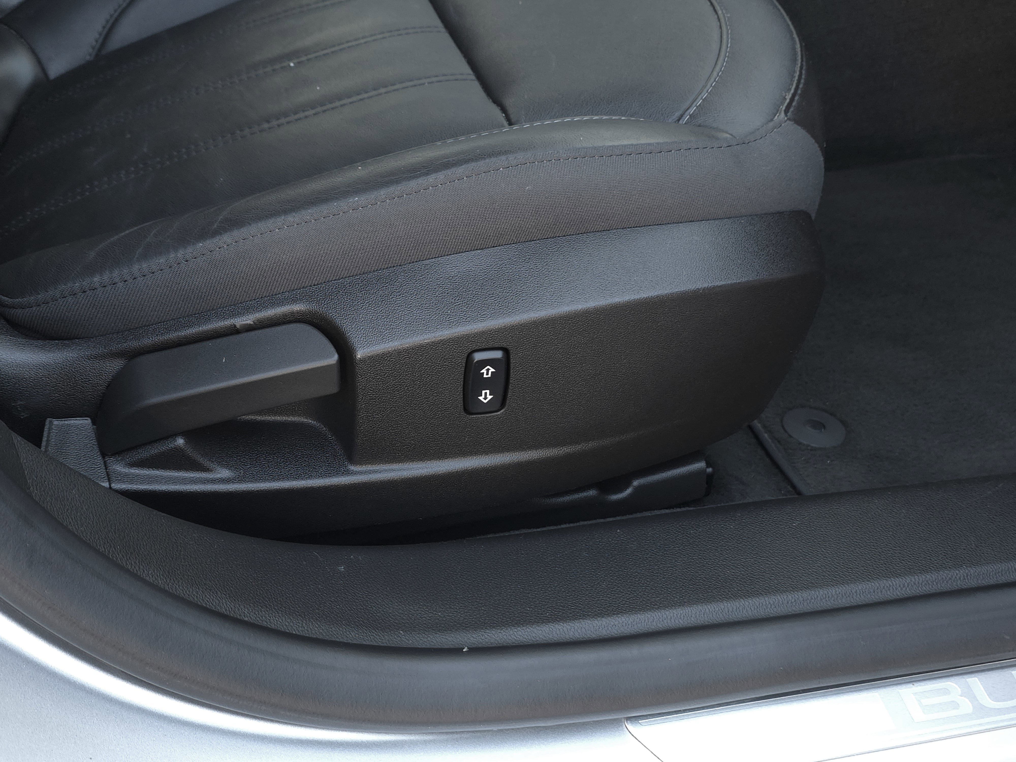 Used 2017 Buick Regal Sport Touring image 37