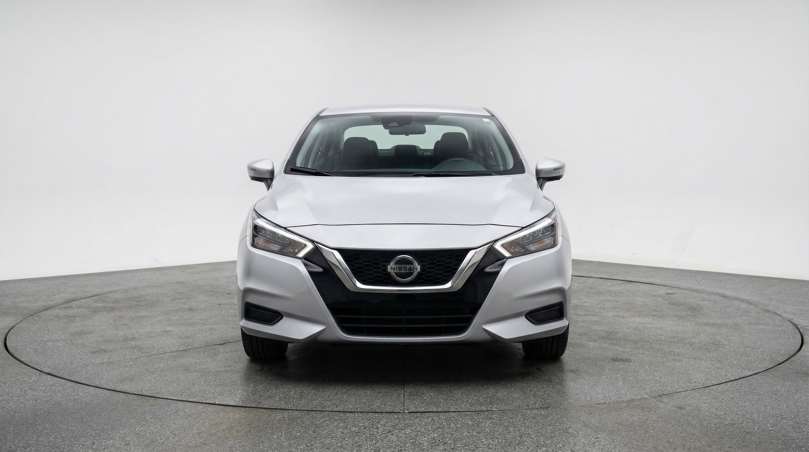 Used 2025 Nissan Versa SV FWD image 2