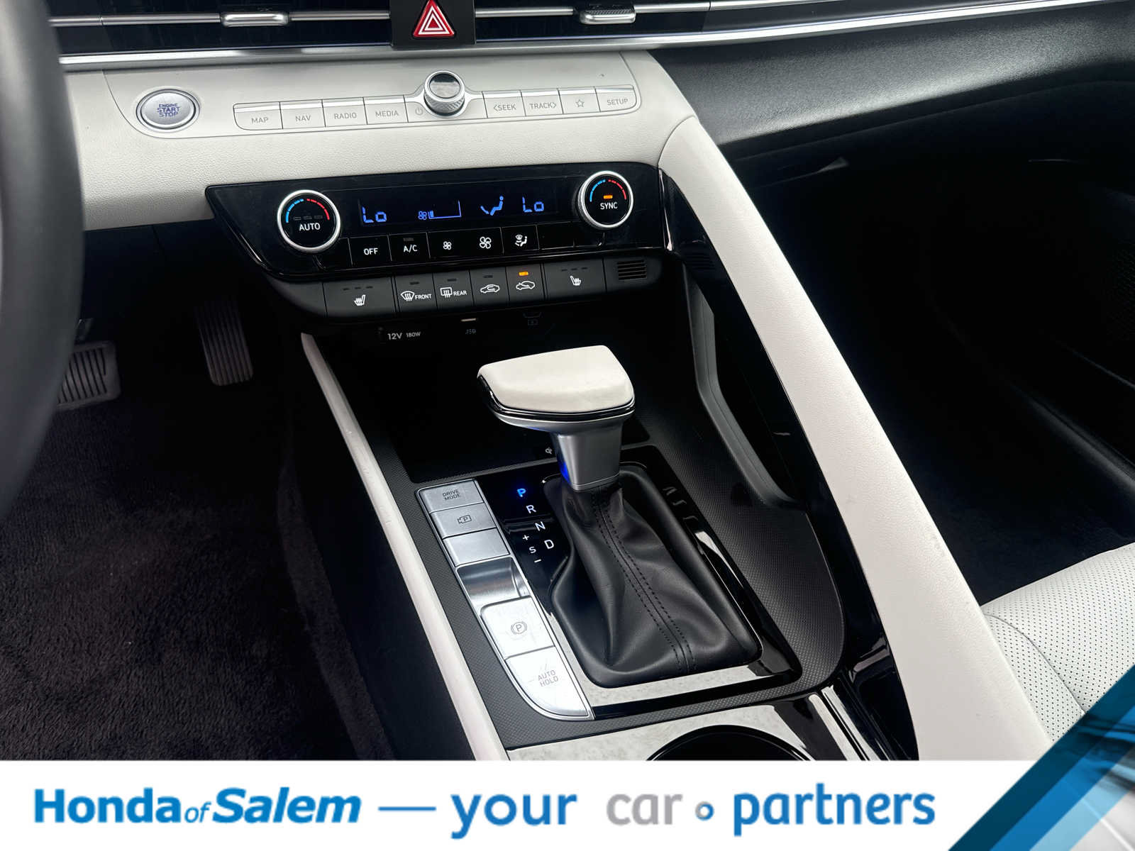 Used 2025 Hyundai Elantra Limited FWD image 17
