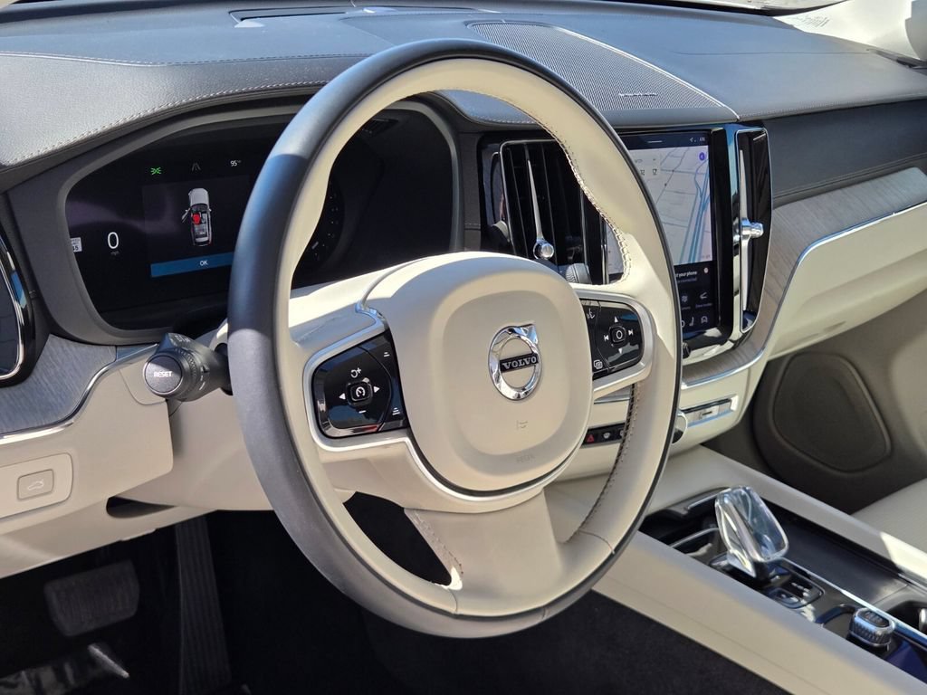 Used 2022 Volvo XC60 B5 Inscription w/ Climate Package FWD image 24