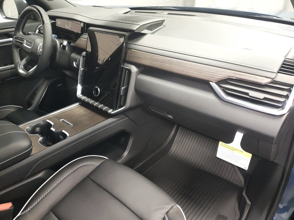 New 2026 GMC Acadia Denali w/ Super Cruise Package image 8