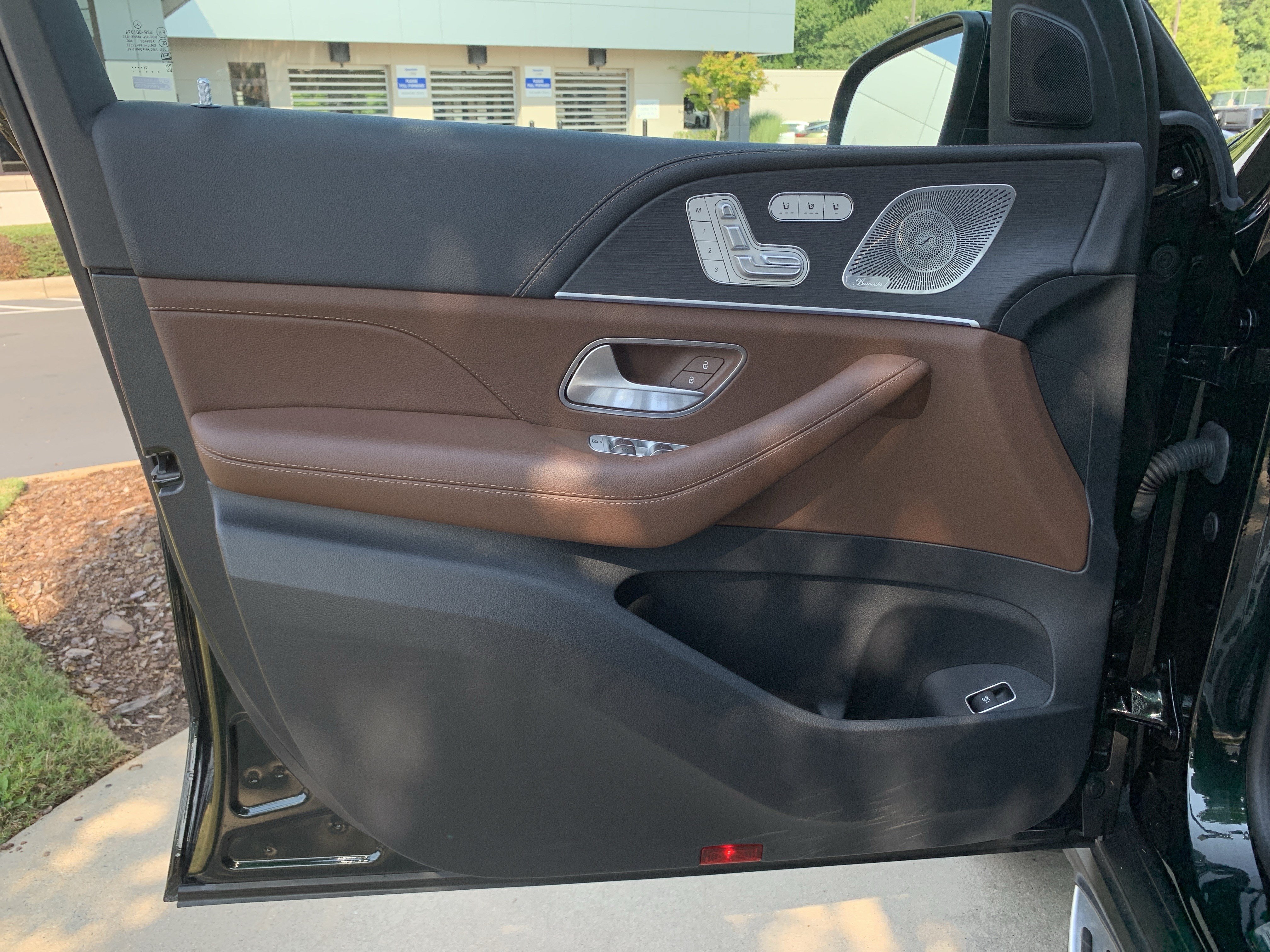 Used 2025 Mercedes-Benz GLS 450 4MATIC image 14