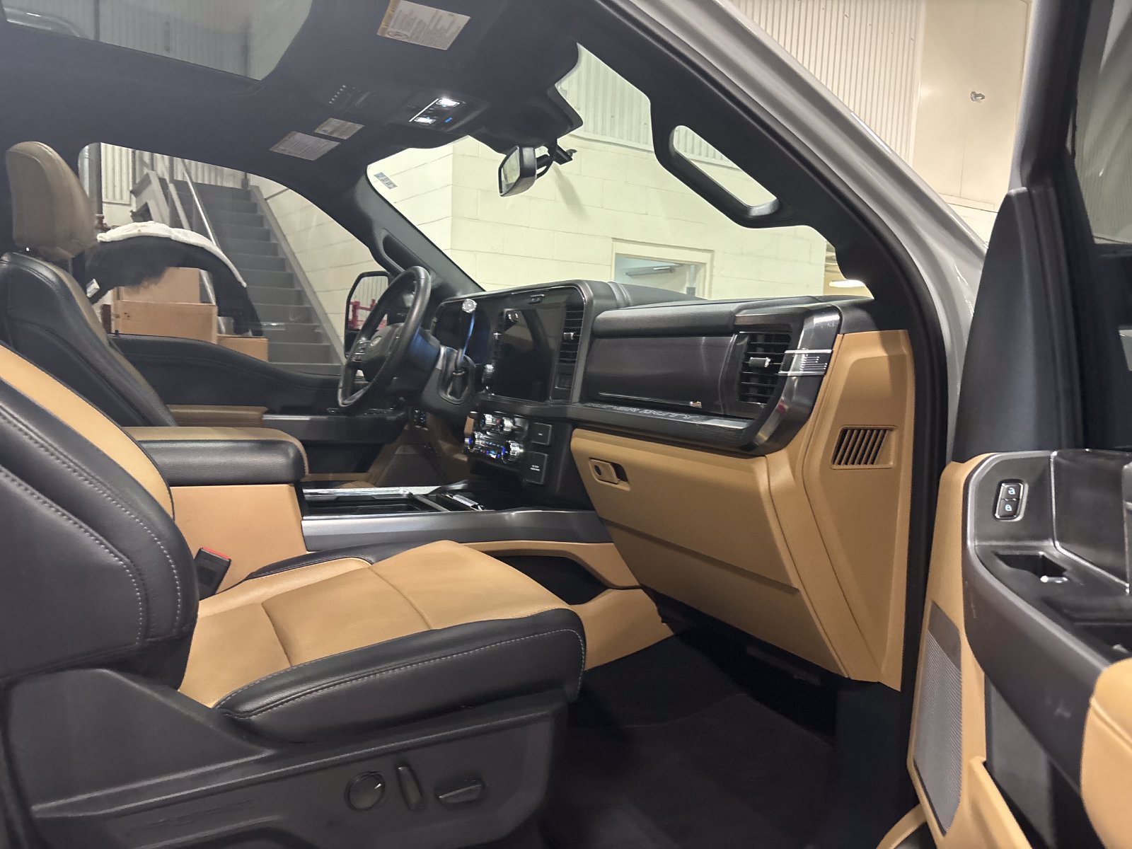 Certified 2025 Ford F350 Lariat w/ Lariat Ultimate Package AWD/4WD image 6