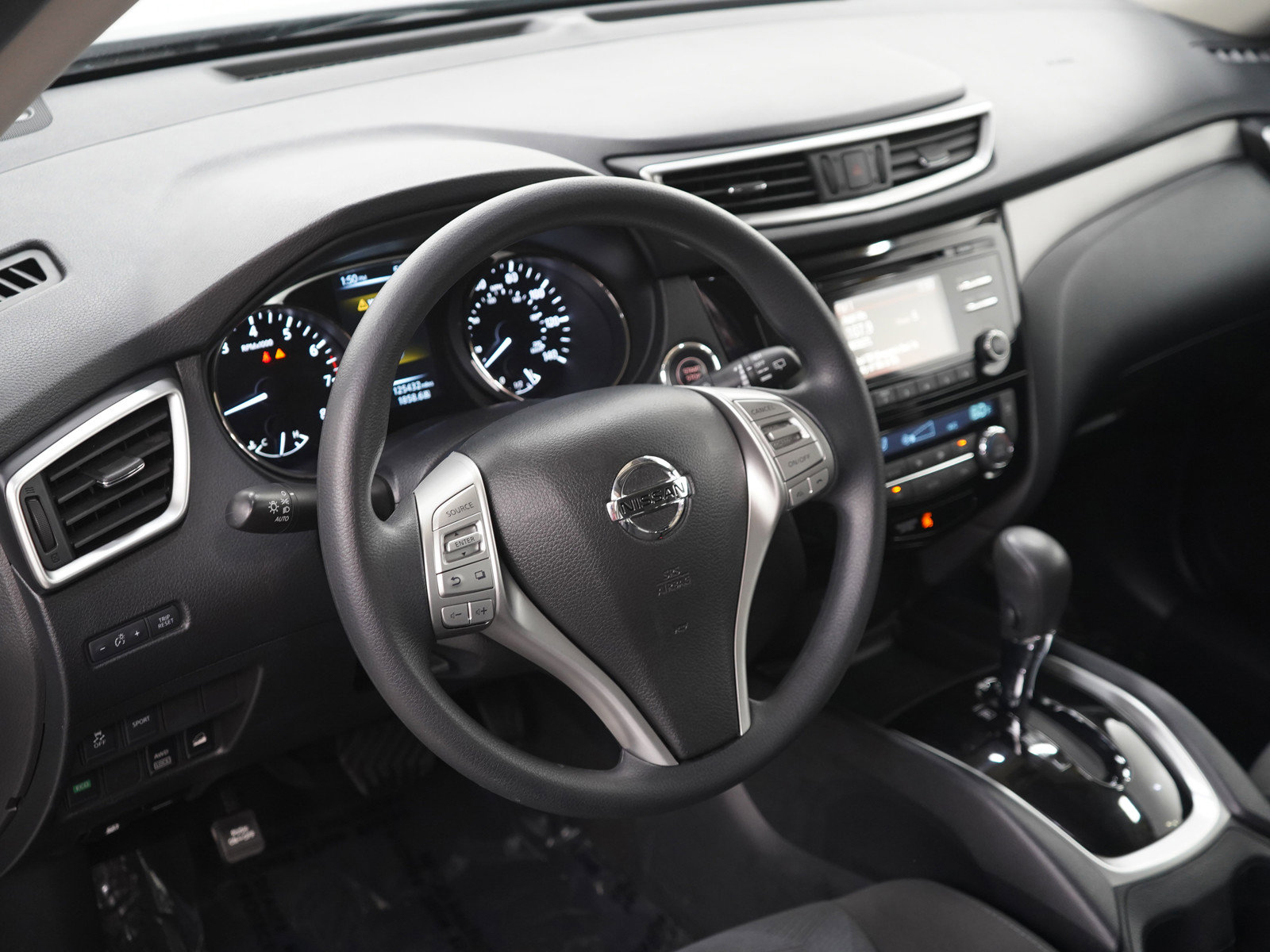 Used 2016 Nissan Rogue SV AWD/4WD image 20