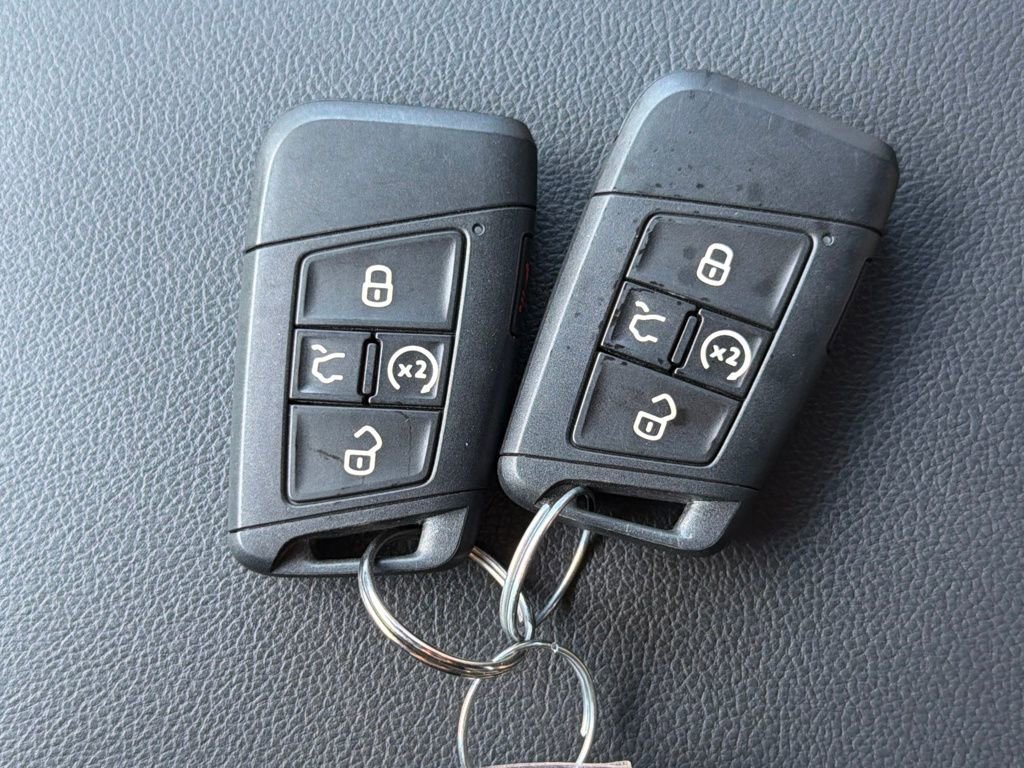 Used 2023 Volkswagen Tiguan SEL R-Line image 30