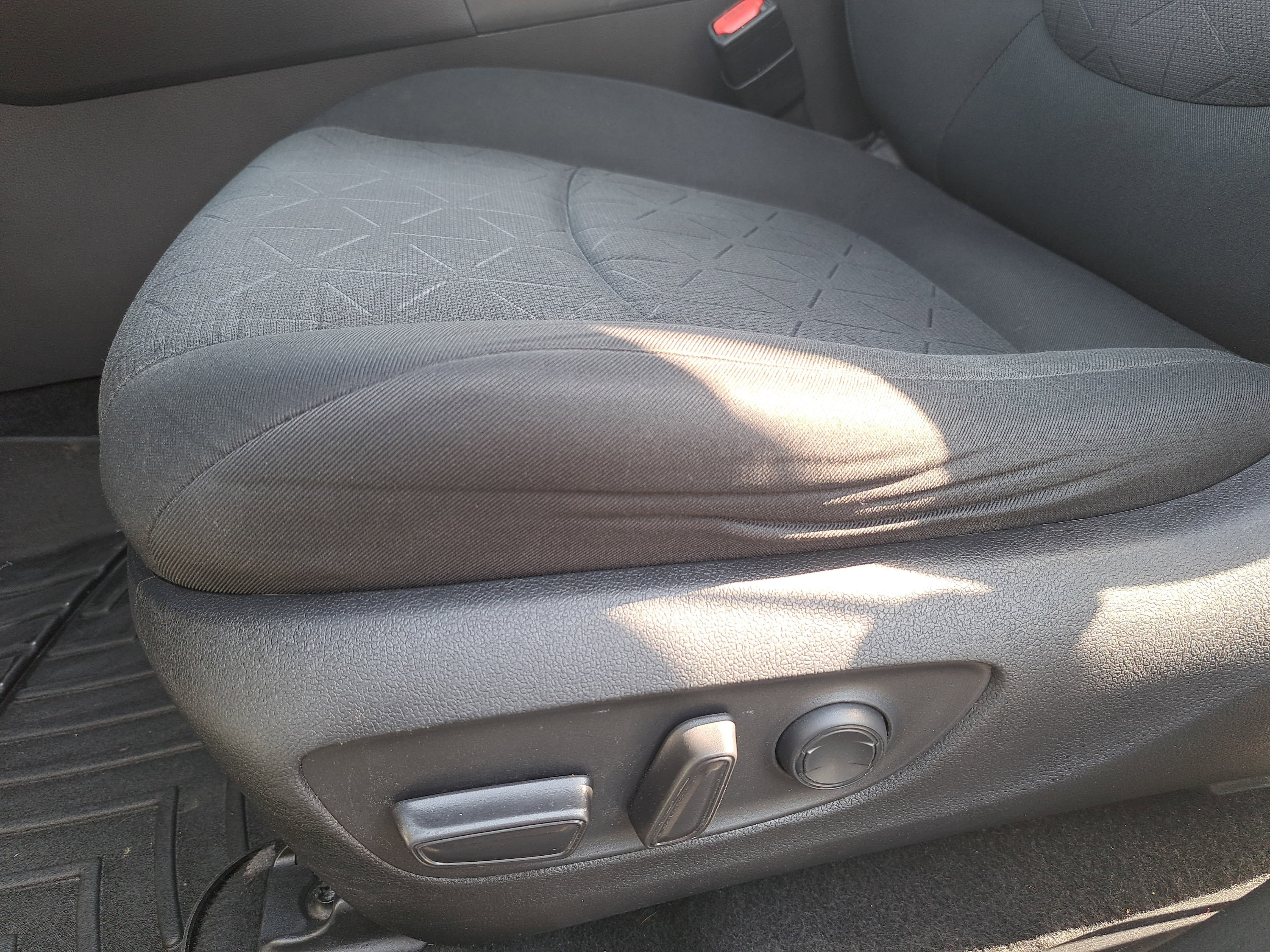 Used 2020 Toyota RAV4 XLE image 26