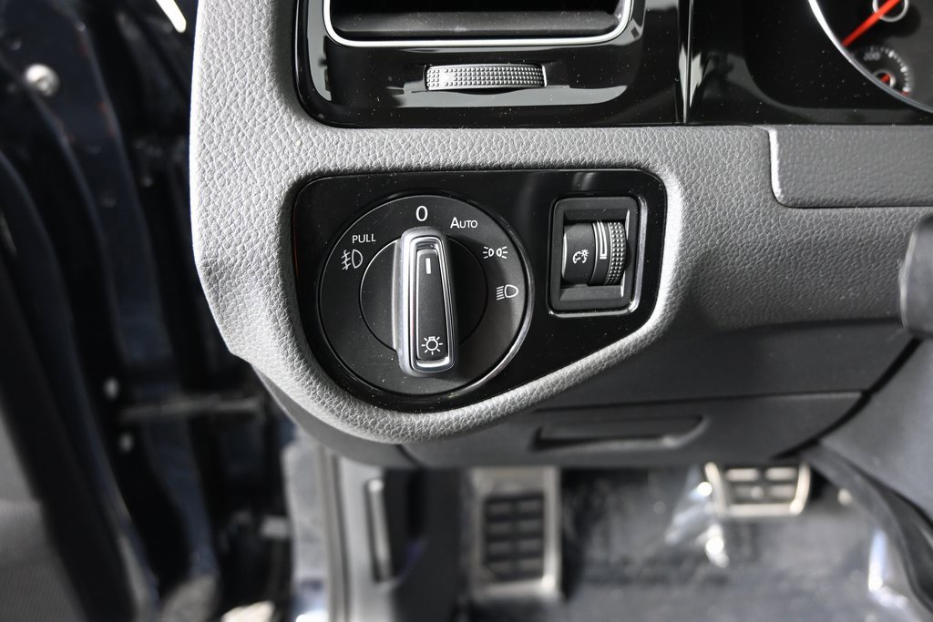 Used 2018 Volkswagen Golf 4-Door image 24