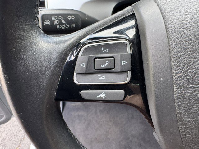 Used 2016 Volkswagen Touareg Sport AWD/4WD image 24