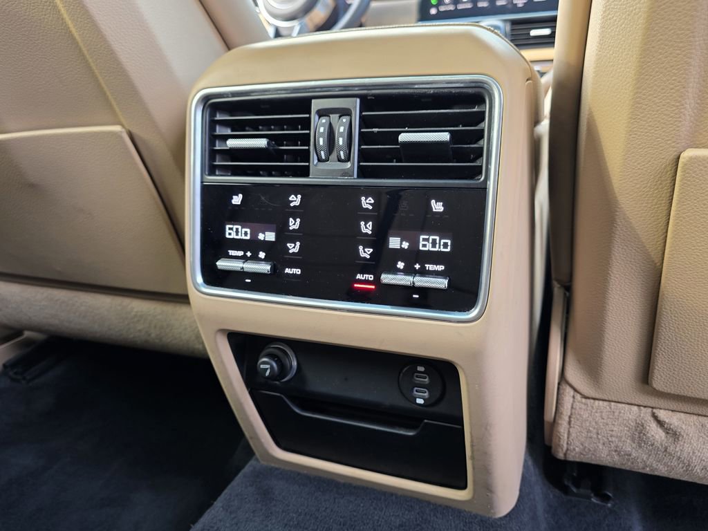 Used 2022 Porsche Cayenne image 39