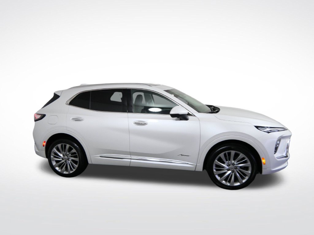 Used 2025 Buick Envision Avenir AWD/4WD image 2